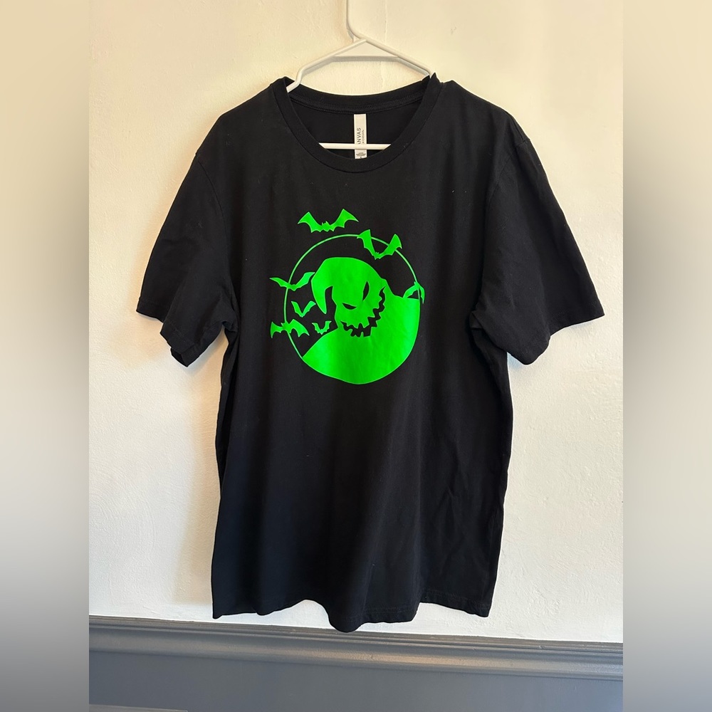 Men’s Halloween Oogie Boogie T-Shirt (Glow In The Dark)- Size XL.